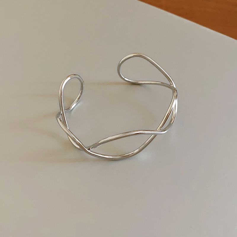 冷たい風のシンプルな金属の格子縞のブレスレット欧米の越境する新型の手環の小さい大衆のファッションの高級感の手飾りの卸売り|undefined