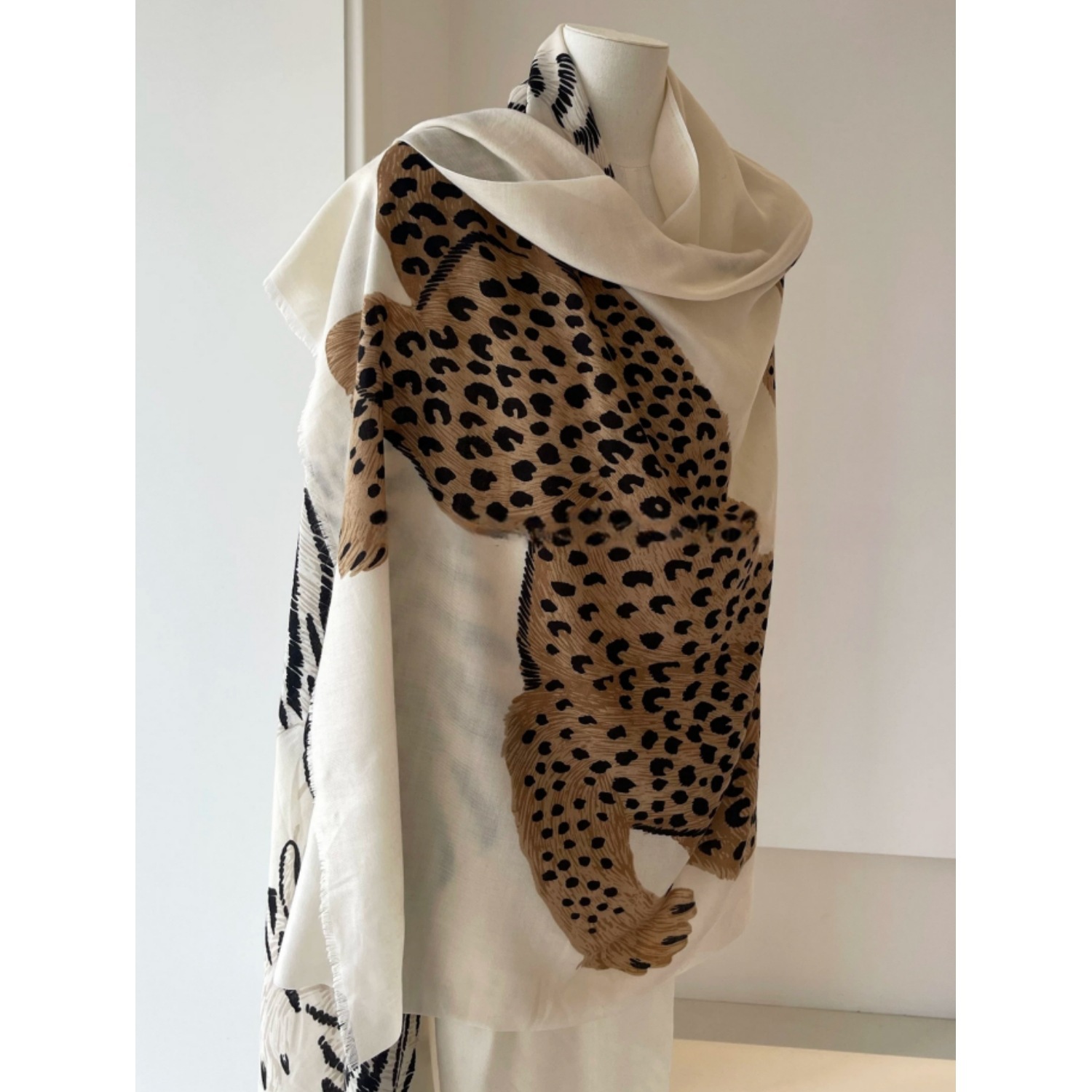 Leopard white