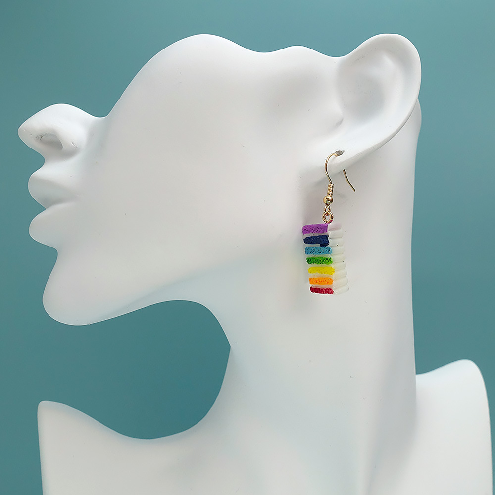 Großhandel Schmuck Prinzessin Süß Regenbogen Kuchen Kunststoff Harz Ohrhaken display picture 5