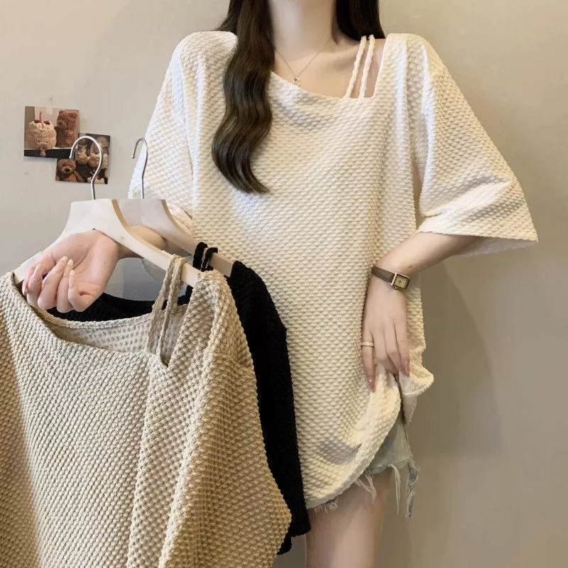 Большой размер ленивый ветер нишевые футболки с короткими рукавами женский 2025 новый летний свободный тонкий дизайн нерегулярный топ