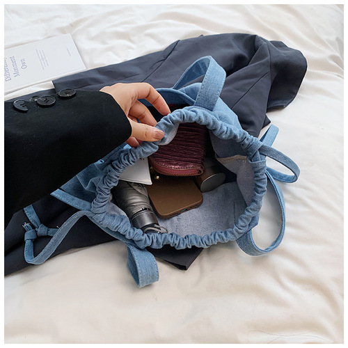 Niche casual large-capacity denim tote bag 2024 new fashion versatile shoulder bag student class commuting bag