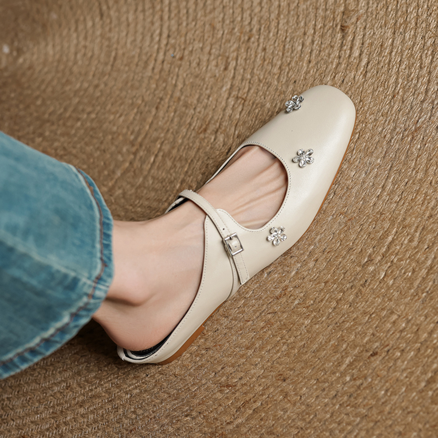 Sandal mule nữ gót thấp mũi kín đính đá pha lê màu rượu vang đỏ — Rượu vang đỏ chi tiết 10