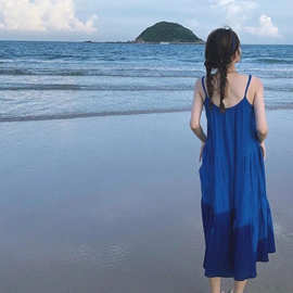 法式海边度假风蓝色吊带连衣裙子女夏季2025新款气质显瘦沙滩长裙
