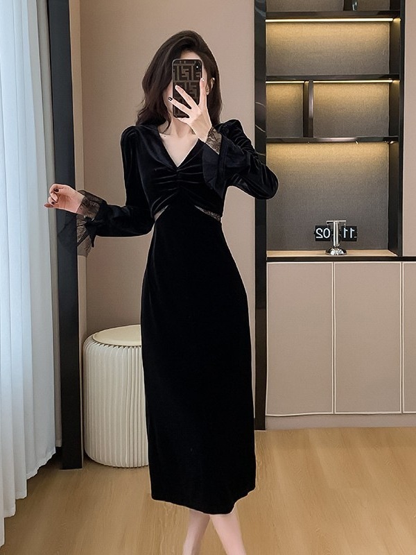 黒の高級感の長袖の金のベルベットのワンピースの女性の秋vネックのネットの糸は腰を現してやせています。|undefined