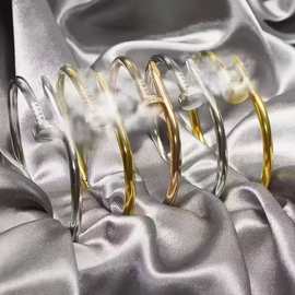 欧美卡加钉子素圈镶钻手镯钛钢 轻奢高级感不掉色不锈钢18k镀金