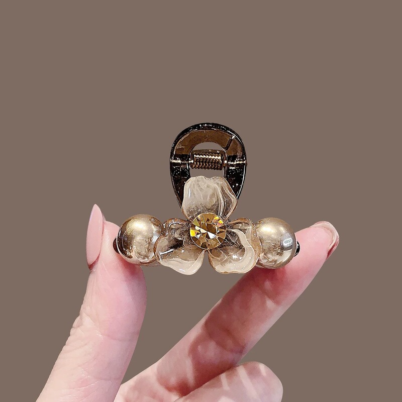2026 New High-End Forehead Bangs Clip, Small Hairpin with Butterfly Flower Design, Small Claw Clip for the Back of the Head, Women's Short Hair Half-Claw Hair Accessory 2026 New High-End Forehead Bangs Clip, Small Hairpin with Butterfly Flower Design, Small Claw Clip for the Back of the Head, Women's Short Hair Half-Claw Hair Accessory