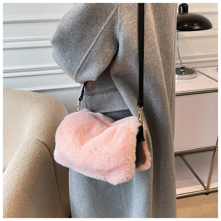 Bag 2021 New Plush Small Square Bag Simple Western Style Autumn And Winter Shoulder Textured Women 's Bag Fashionable Furry Crossbody Bag display picture 9