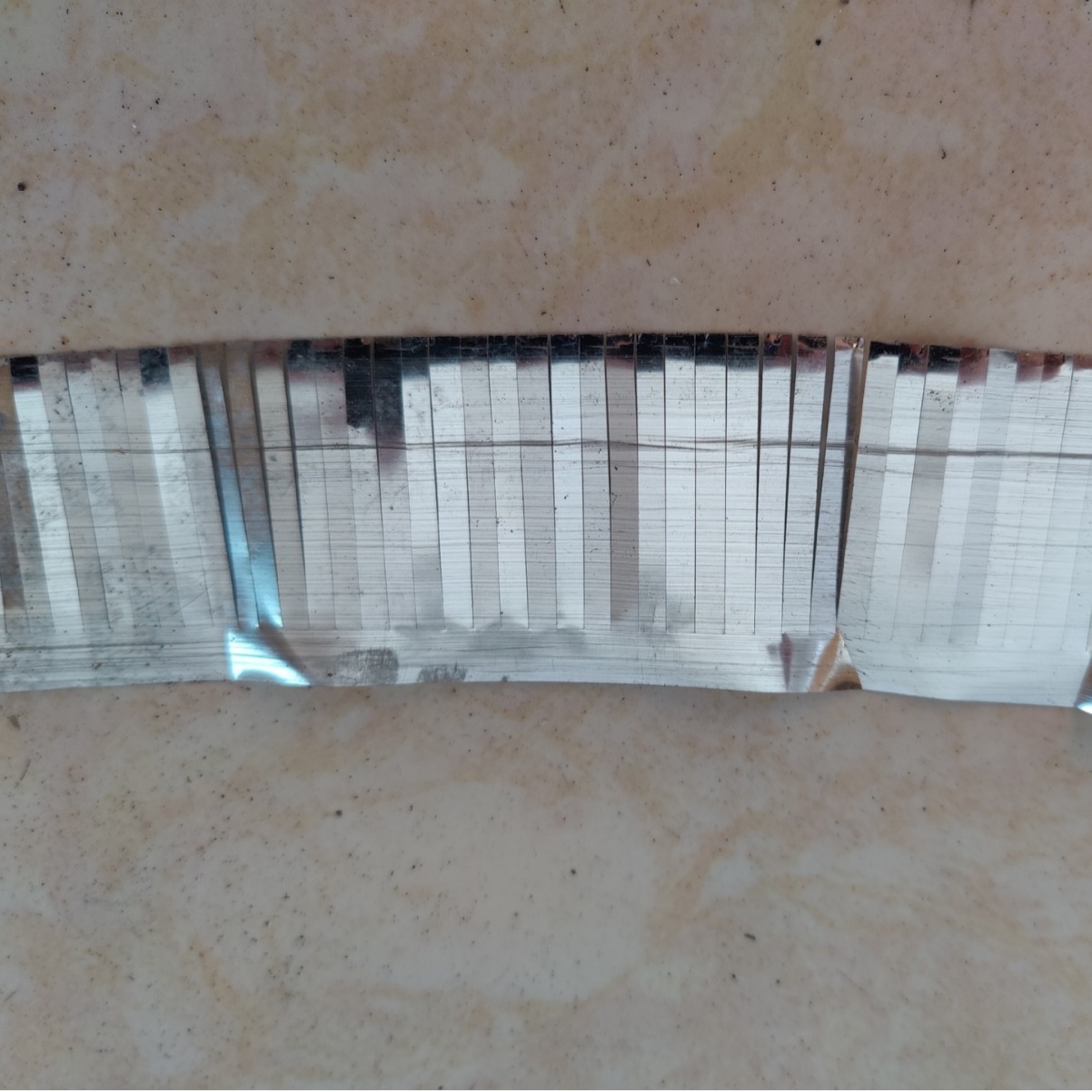 薄的深咖啡深紫金属膜扁切片深蓝色薄丝条金银碎丝塞灯串球泡