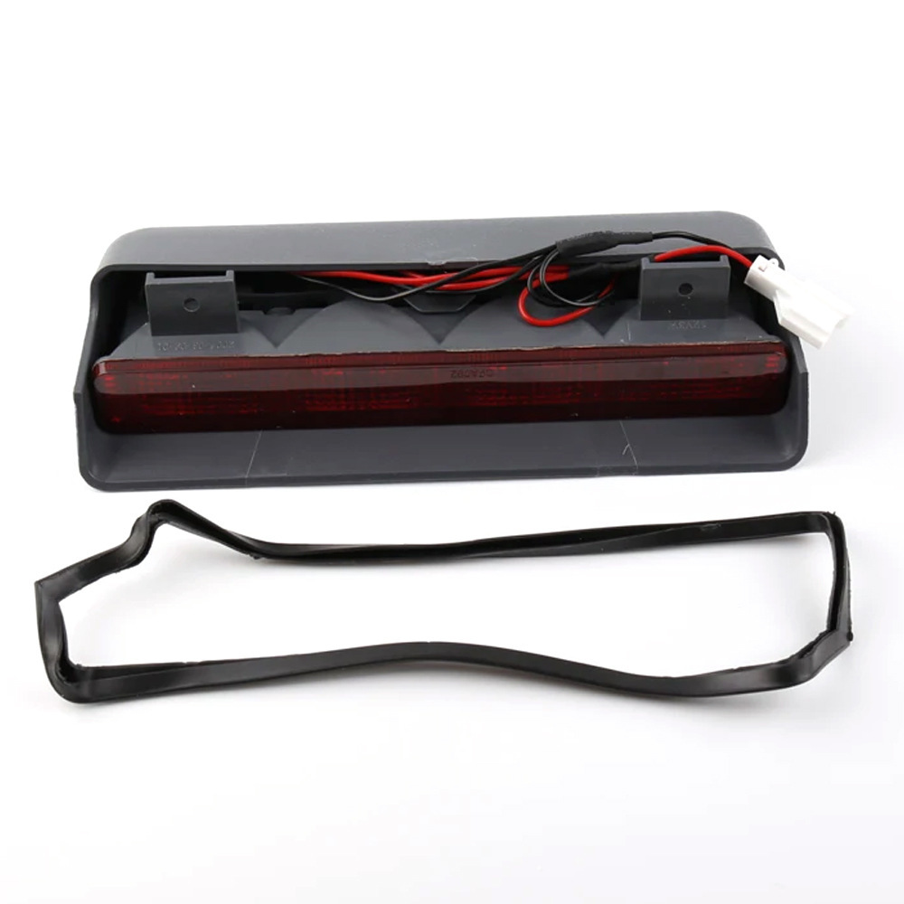 Aplicable a Mitsubishi Cheetah Black King Striker V31 V32 V33 Luz de freno de alto nivel Luz de advertencia trasera Luz de parada