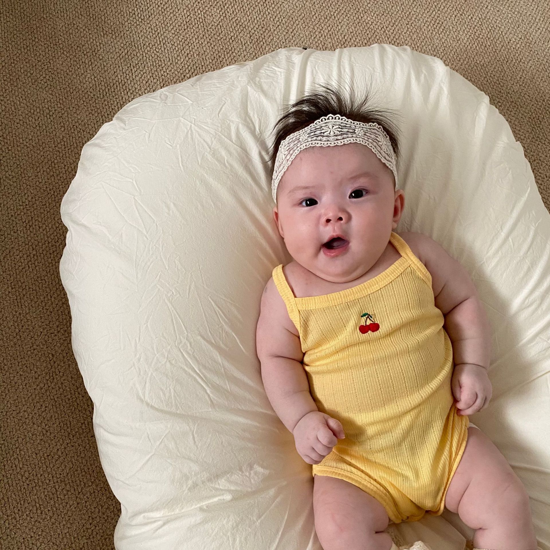 Estilo coreano algodón recién nacido Delgado transpirable Sling jumpsuit + cardigan de dos piezas ins verano refrescante cereza triángulo mameluco