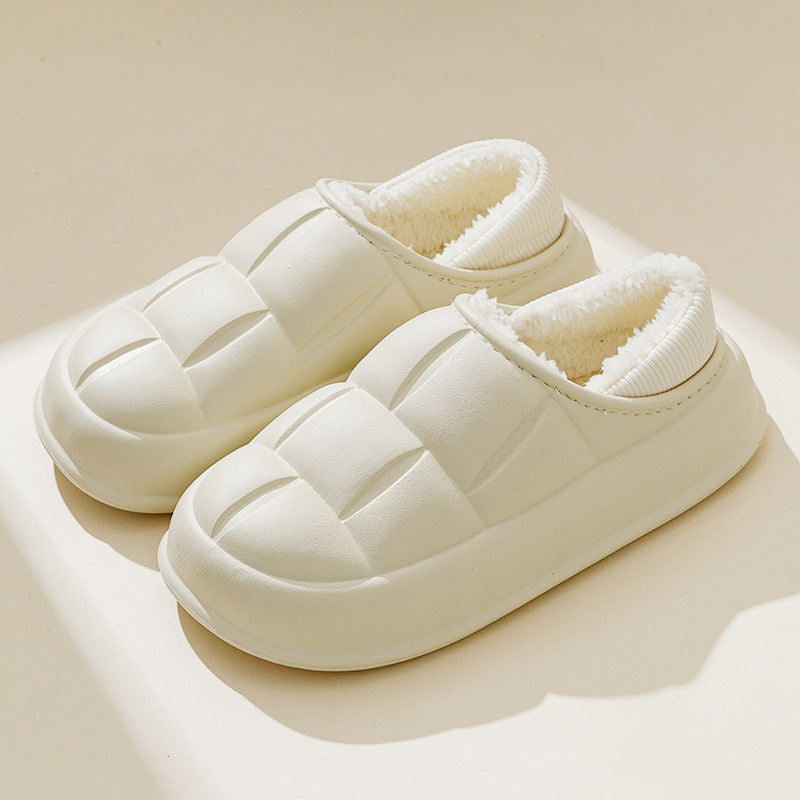Zapatillas de algodón impermeables para mujeres invierno 2023 nuevo hogar cálido fondo grueso bolsa de confinamiento antideslizante zapatos de tacón de algodón para mujeres