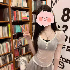 韩版性感微透纽扣v领白色短袖t恤女夏季显瘦设计别致休闲百搭上衣