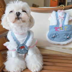 新しい秋冬ペット犬は服を牽引して外出することができます。