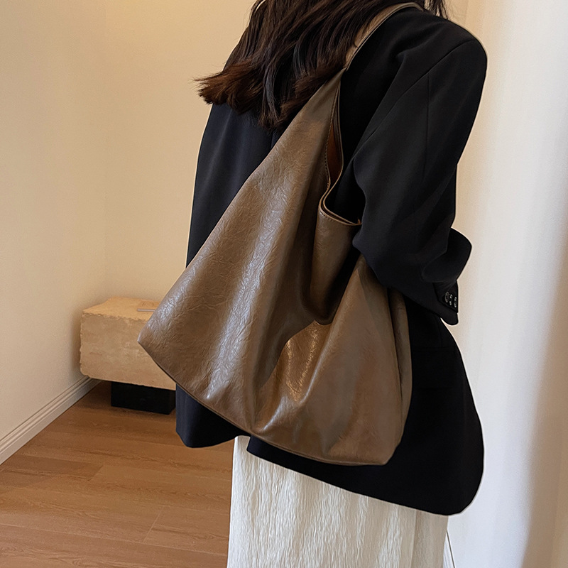 秋冬レトロ大容量バッグ女性2023新型流行爆金洋気百合シングルバッグファッションバケツバッグ