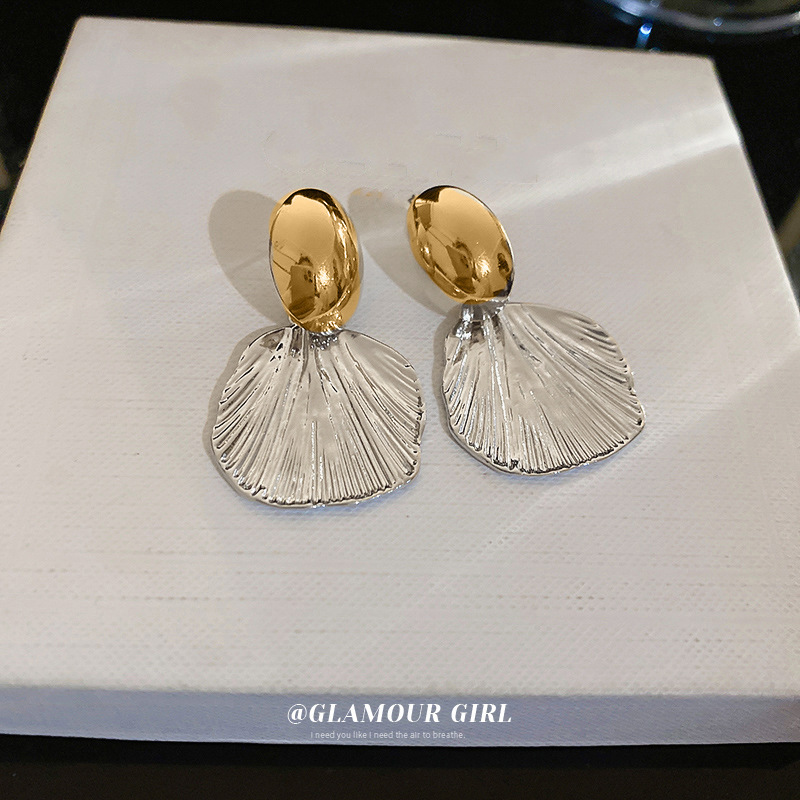 Oro genuino electrochapado aguja de plata oval metal pendientes francés simple elegante pendientes de moda Luz de lujo de alto grado pendientes para las mujeres