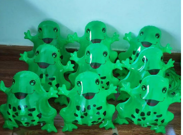 빛으로 장난 꾸러기 개구리