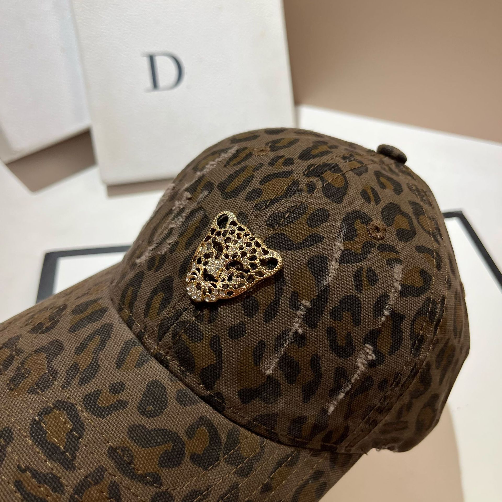 Sweet and Cool Leopard Pattern Baseball Korean Edition Star Style Personalized Piercing Duck Tongue Fashion Outdoor_voghion.com