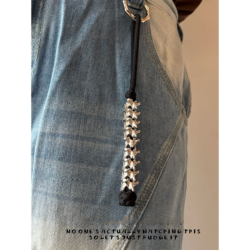 New hand-woven spine-shaped paracord keychain bag pendant hip-hop punk retro pants chain accessory New hand-woven spine-shaped paracord keychain bag pendant hip-hop punk retro pants chain accessory