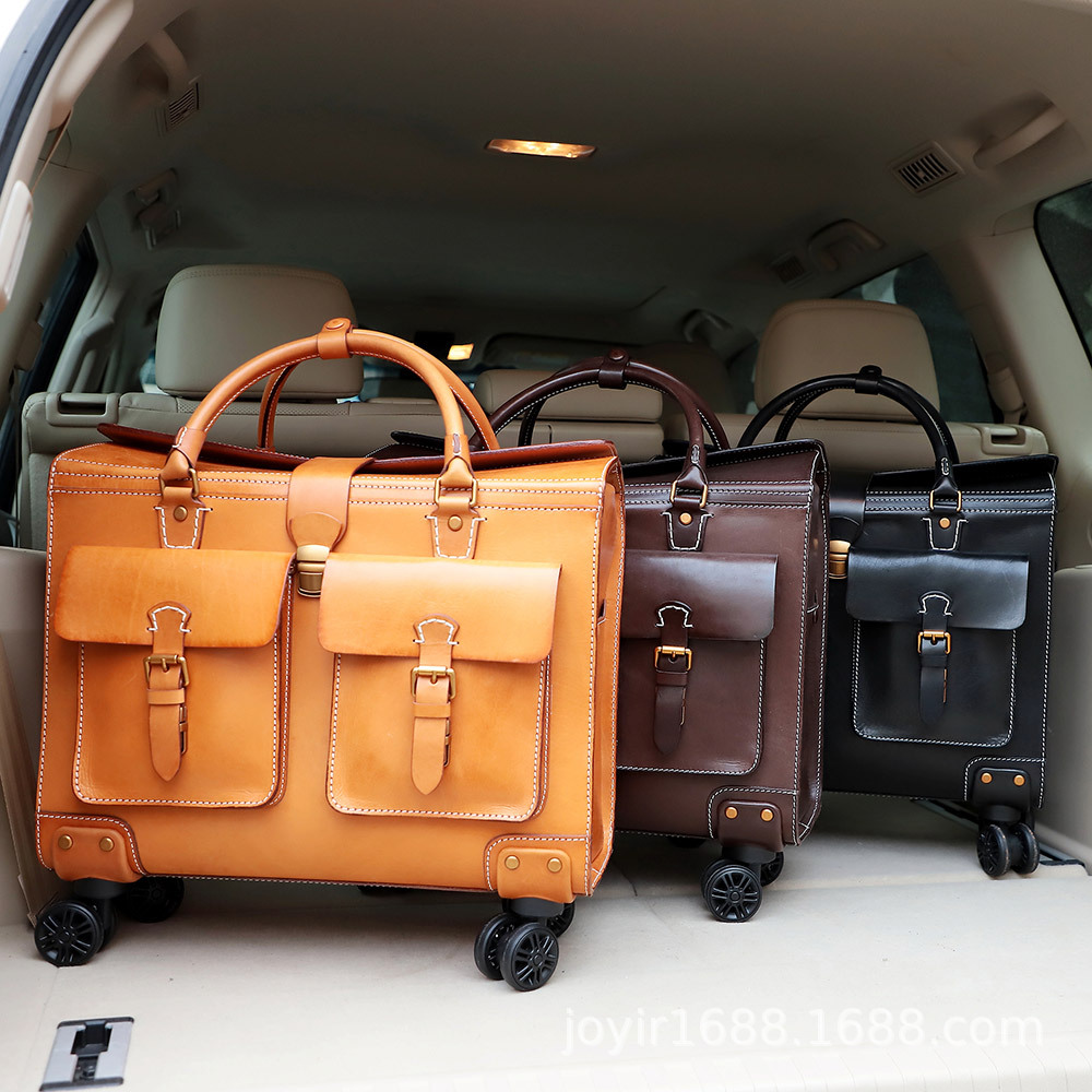 Fashionable retro capacious suitcase for men and women
