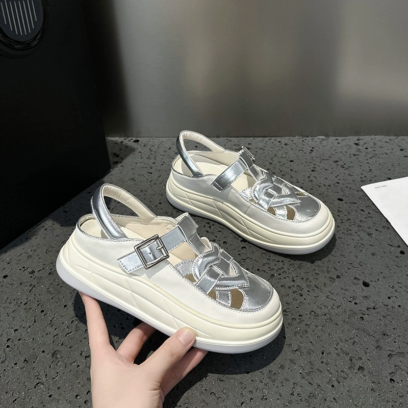 Серебряная булочка римские сандалии женские взрывные кожаные повседневные туфли женские легкие пряжки для увеличения летней женской обуви