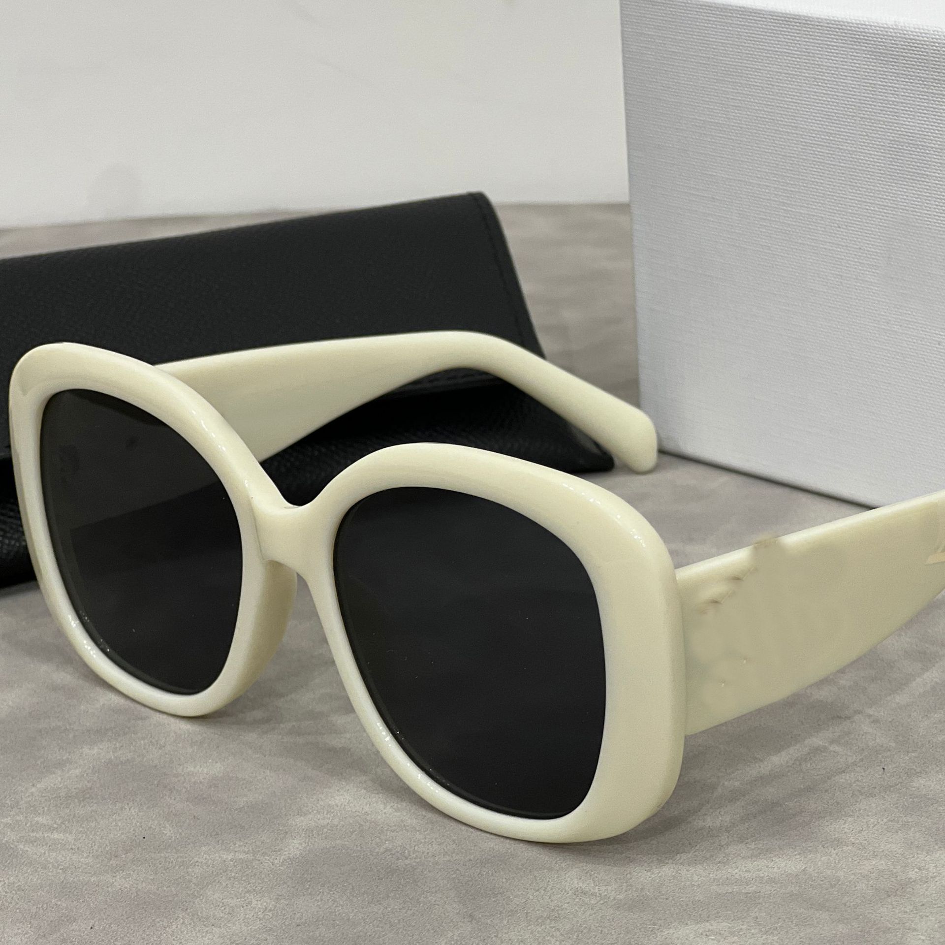 Triumfikaar Suure raamiga Unisex Trendikas Mood Vabaaja Välistingimustes Päikeseprillid Prillid_voghion.com