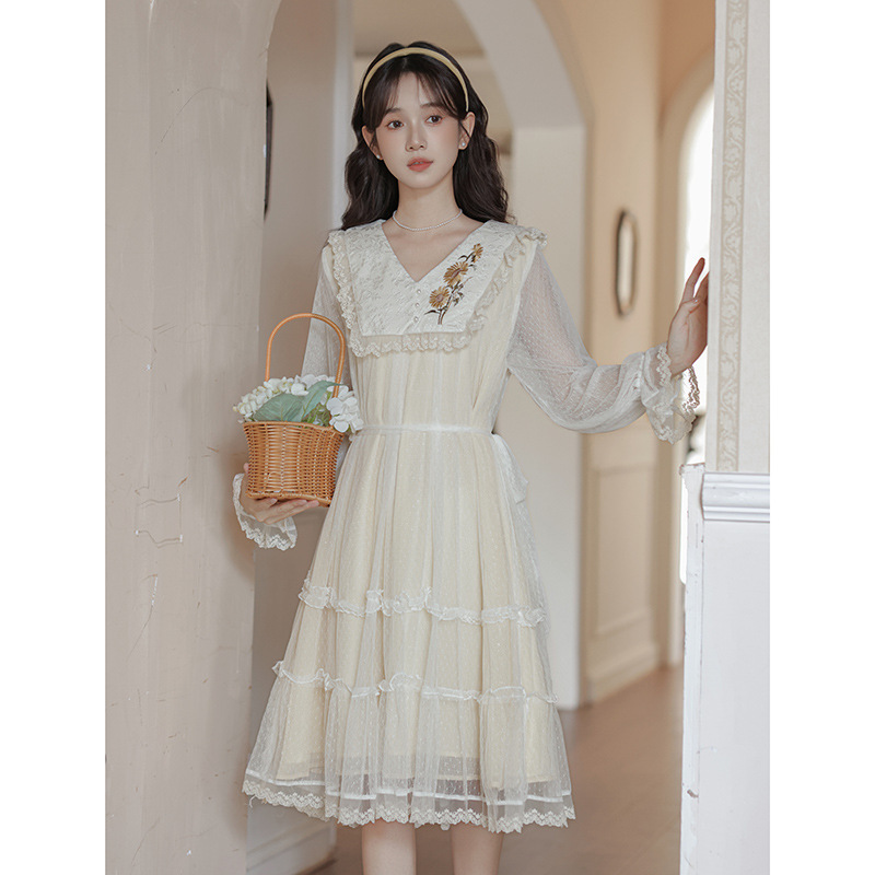 French Retro Mesh Splicing V-Neck Long-Sleeved Dress for Women in Summer, Small Size, Waist Slimming Princess Dress