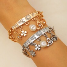跨境字母图案手镯女欧美个性女士手表链时尚花朵珍珠心性吊坠手链