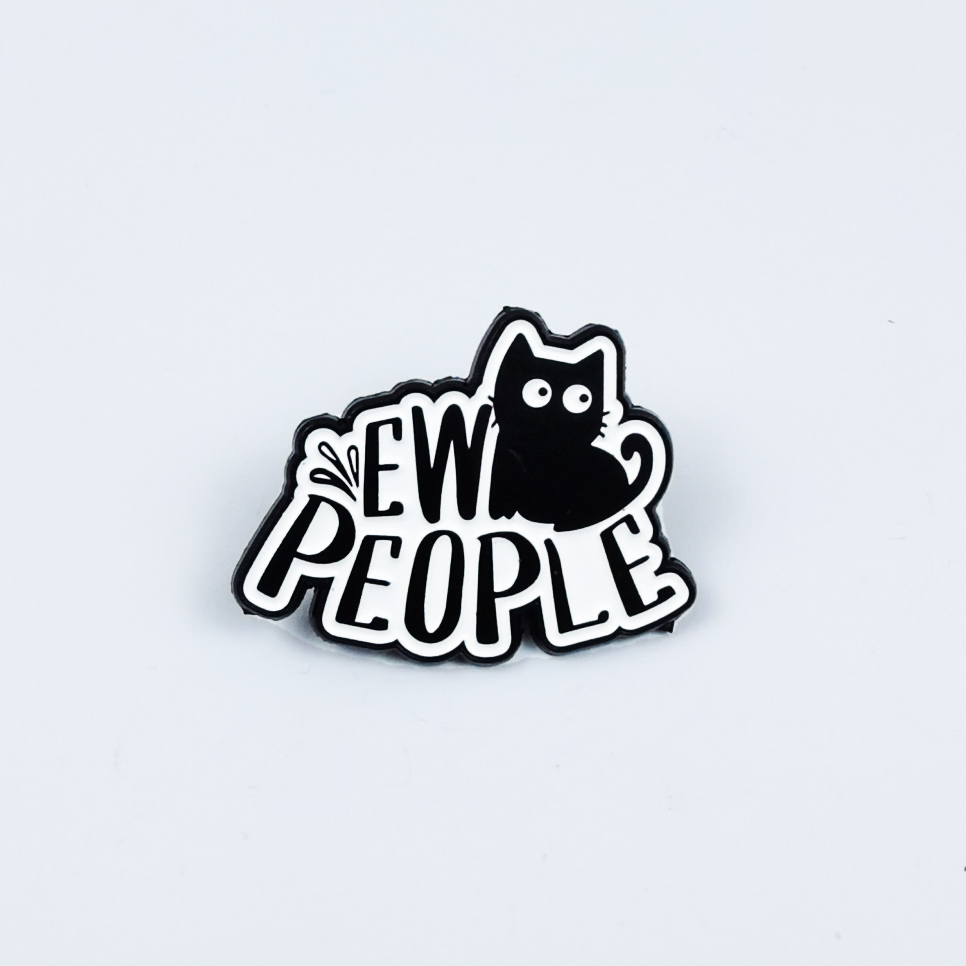 Broches creativos con letras inglesas de dibujos animados, insignias metálicas con forma de animales y accesorios decorativos personalizados para mochilas.