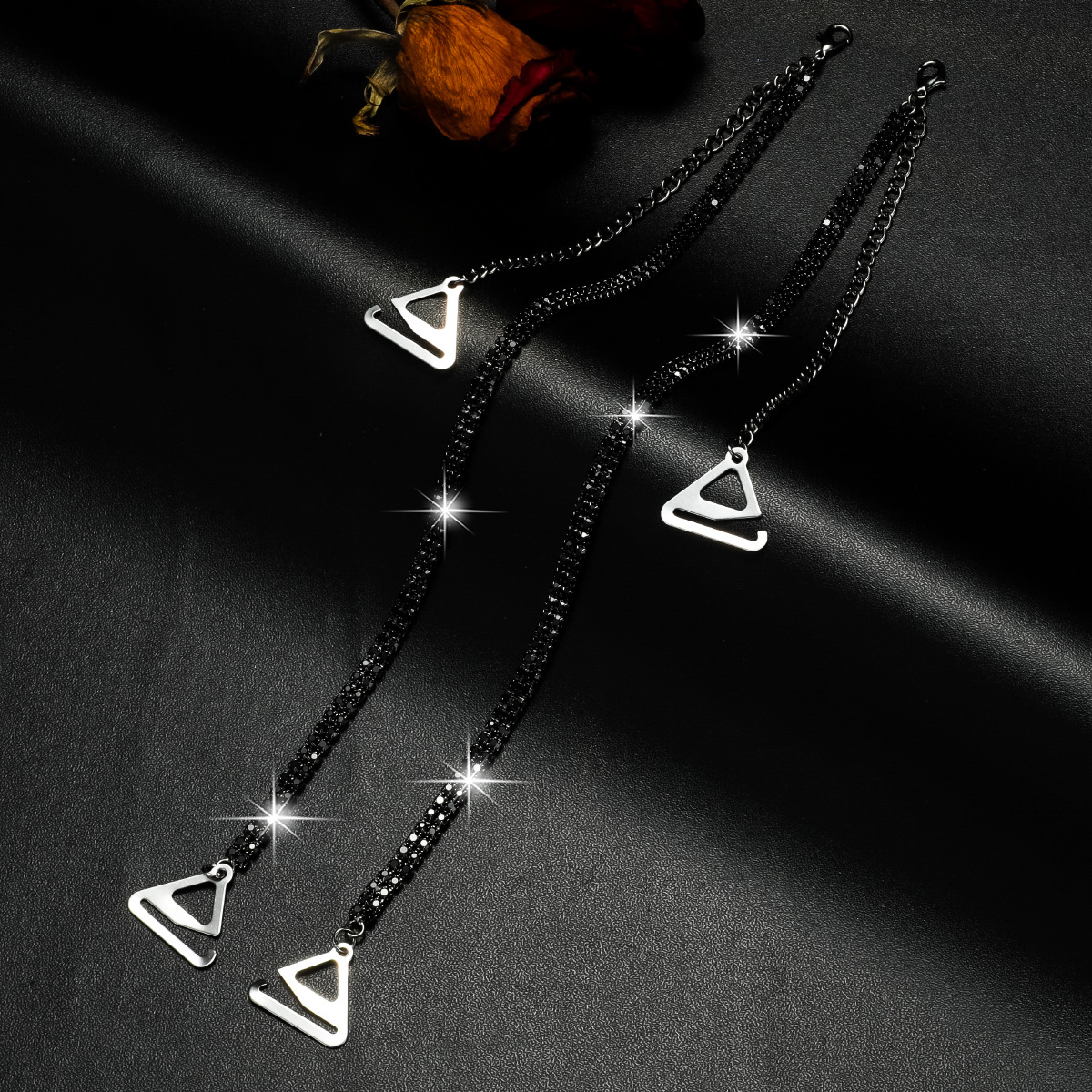 두 줄의 촘촘한 다이아몬드 블랙