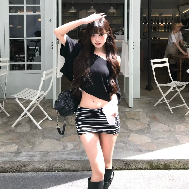 Summer women's new two-piece set: off-shoulder black loose short T-shirt with exposed midriff, striped bodycon slim-fit short skirt, sexy two-piece outfit
