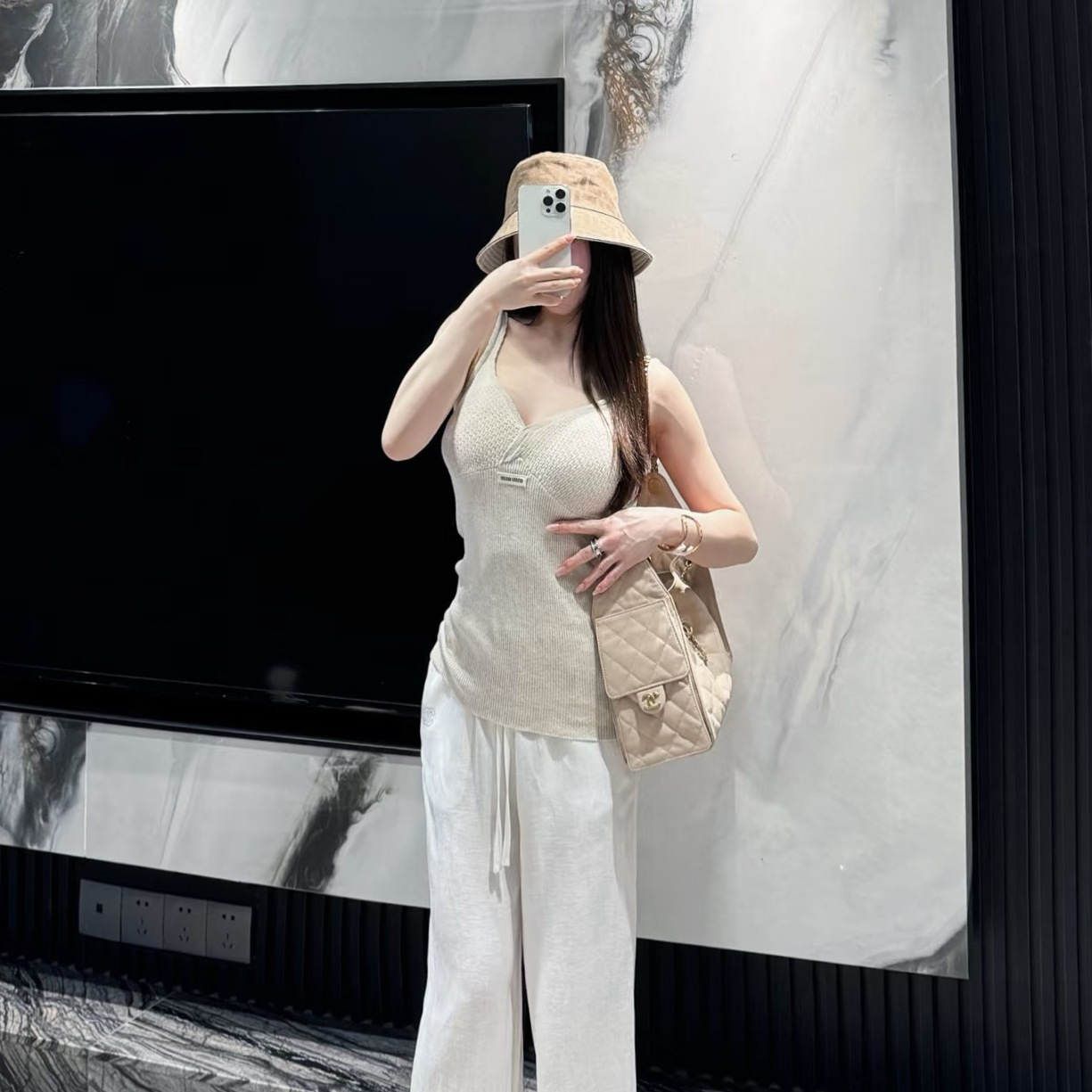 25 Summer Nanyou Wholesale Miu Pure Desire Style Thin Slimming V-Neck White Knitted Base Camisole