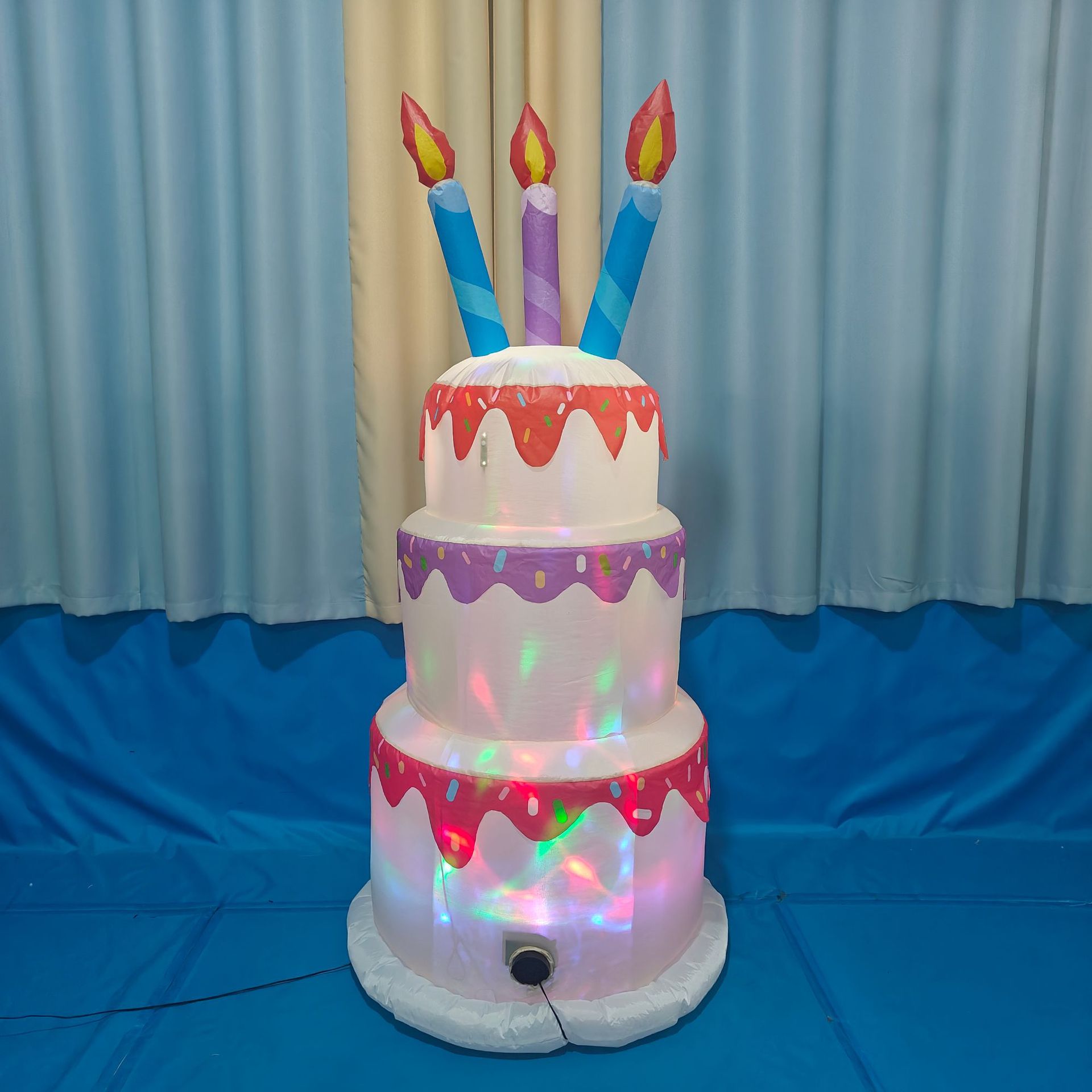 Nuevo modelo de aire infláble transfronterizo general color brillante pastel de cumpleaños infláble decoración infláble