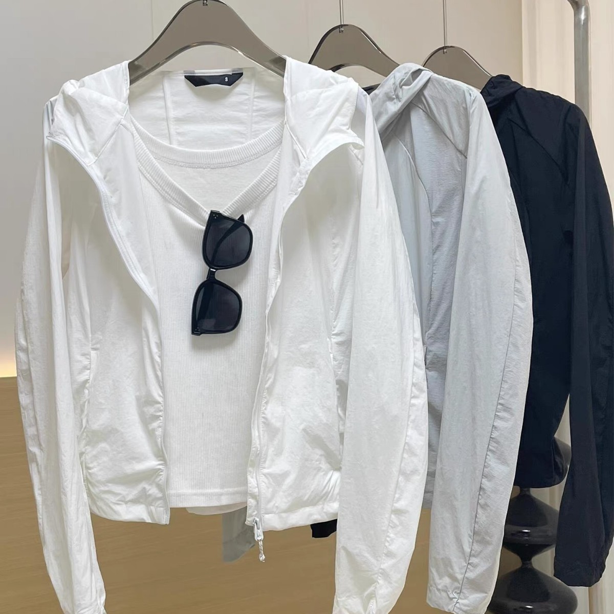 Slim-fit lightweight sun protection clothing, ice silk UV protection outdoor sun jacket, breathable skin coat, same style as Xiao Sun