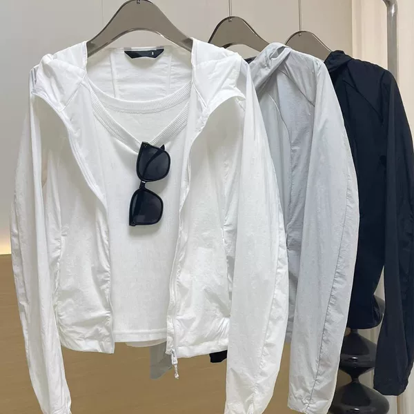 Slim-fit lightweight sun protection clothing, ice silk UV protection outdoor sun jacket, breathable skin coat, same style as Xiao Sun