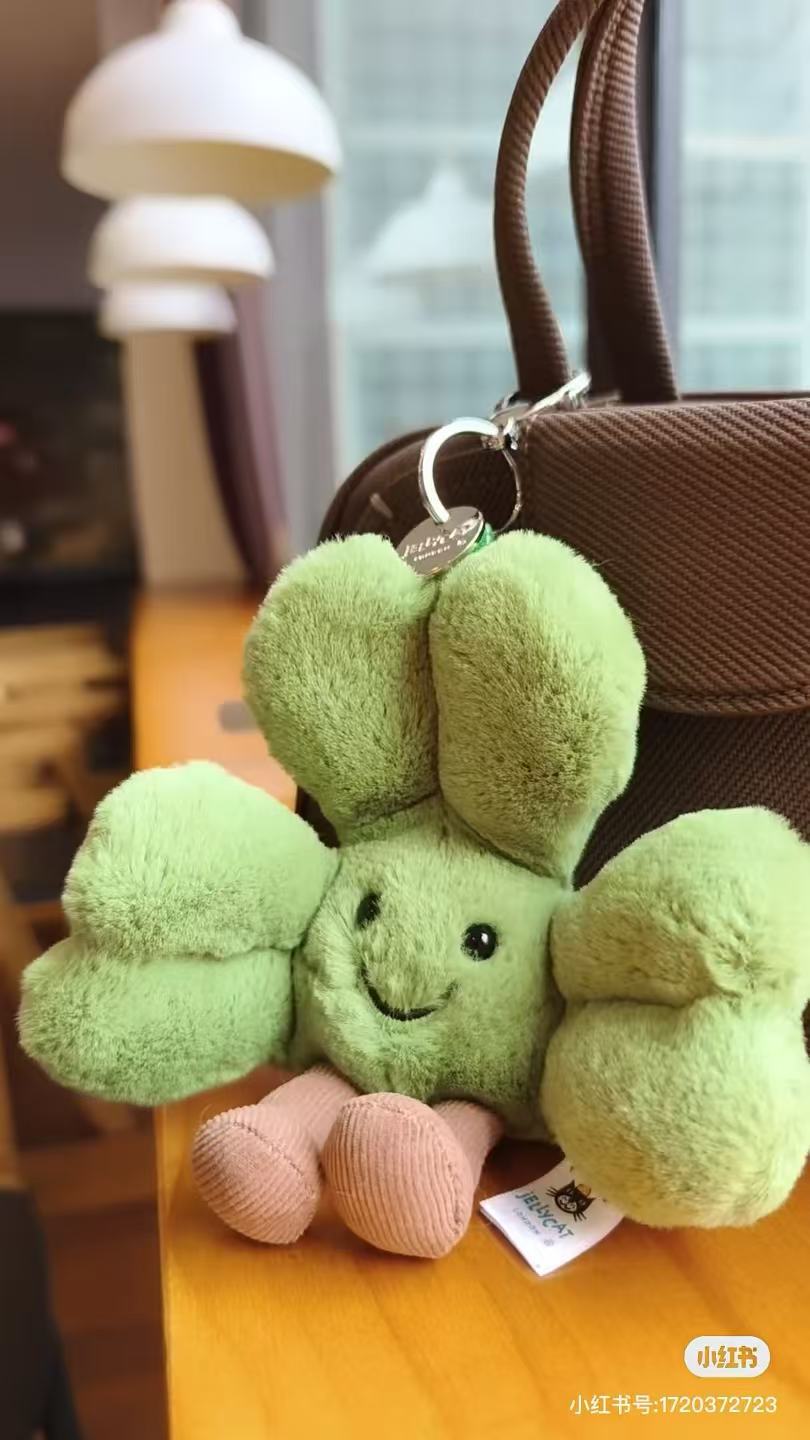 Clover pendant