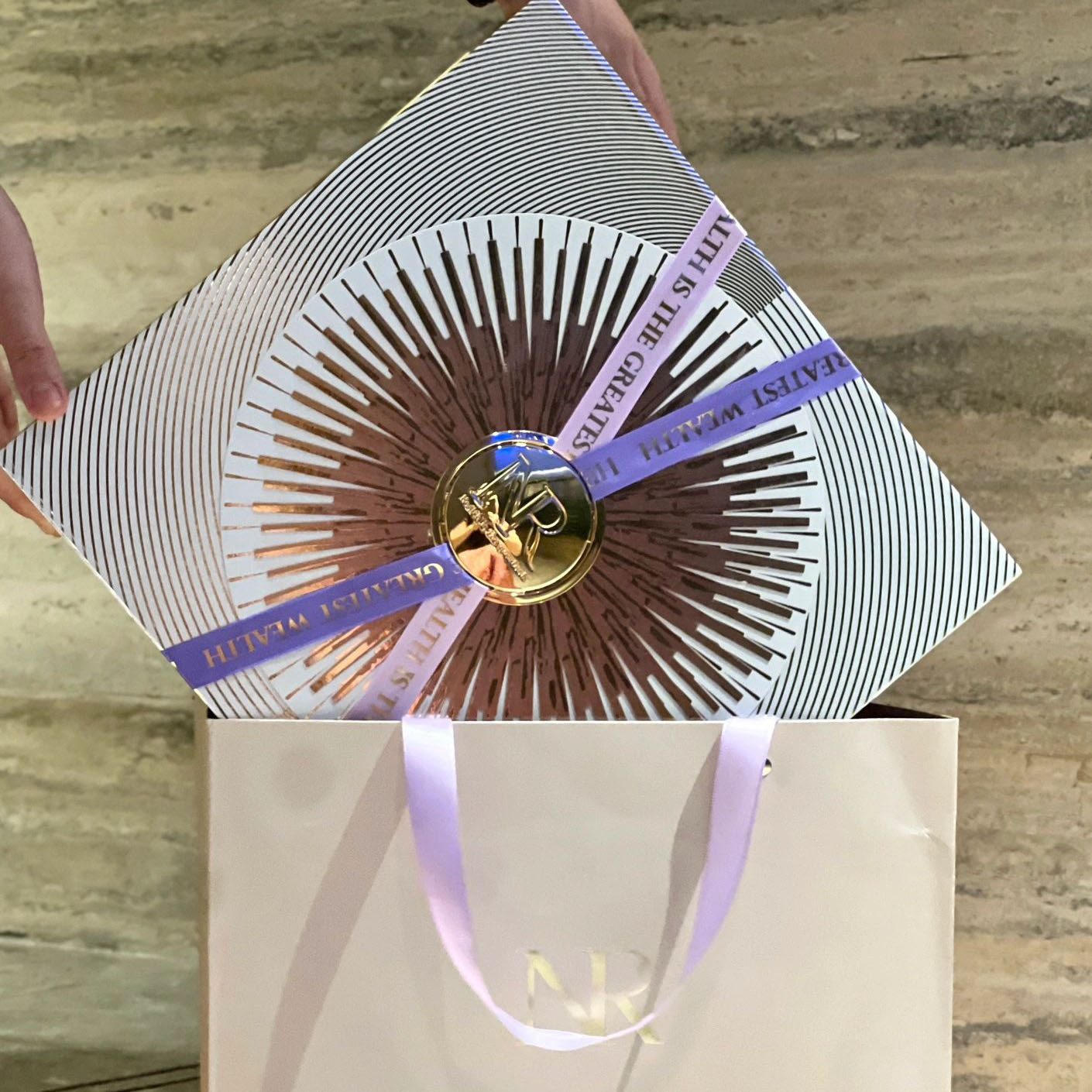 American Ginseng Gift Box Xi Yang Shen 200g Ready-to-Eat Herbal Wellness Gift for Parents and Elders specifications