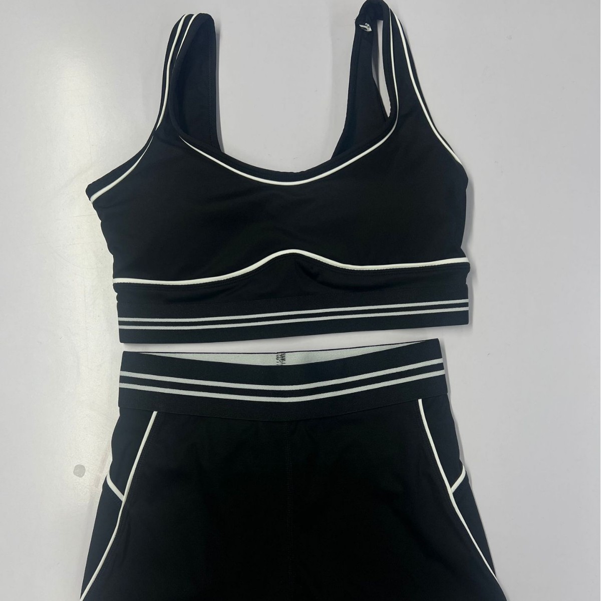 Line Blocked Nude Feel Shorts Set, U Shaped Backless Pullover, Tight Fitting, Breathable, Skin Friendly, Sports And Fitness Two Piece Set._ecoleips.com