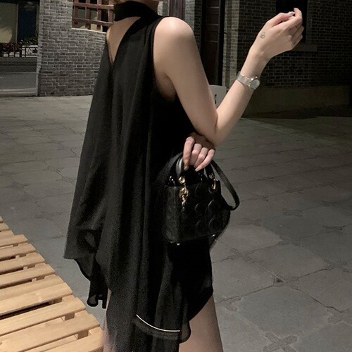 French-style absolutely gorgeous black V-neck off-shoulder women's high-end fashion pure desire collarbone sleeveless summer shirt