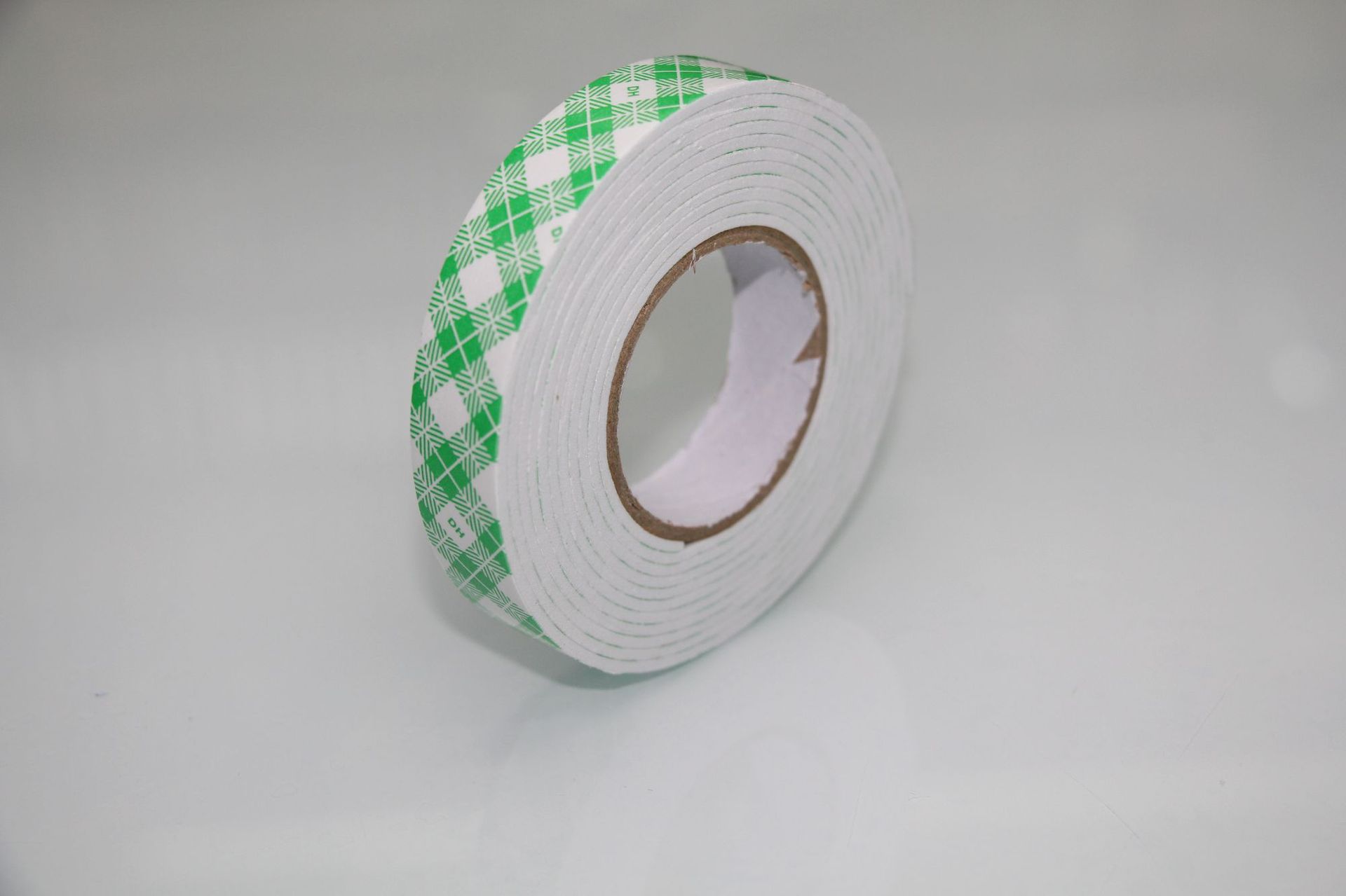 Fabricante de espuma Cinta de doble cara Esponja de alta viscosidad Cinta de doble cara Cartelera Adhesivo de doble cara Adhesivo de alta viscosidad Pegamento de esponja personalizado