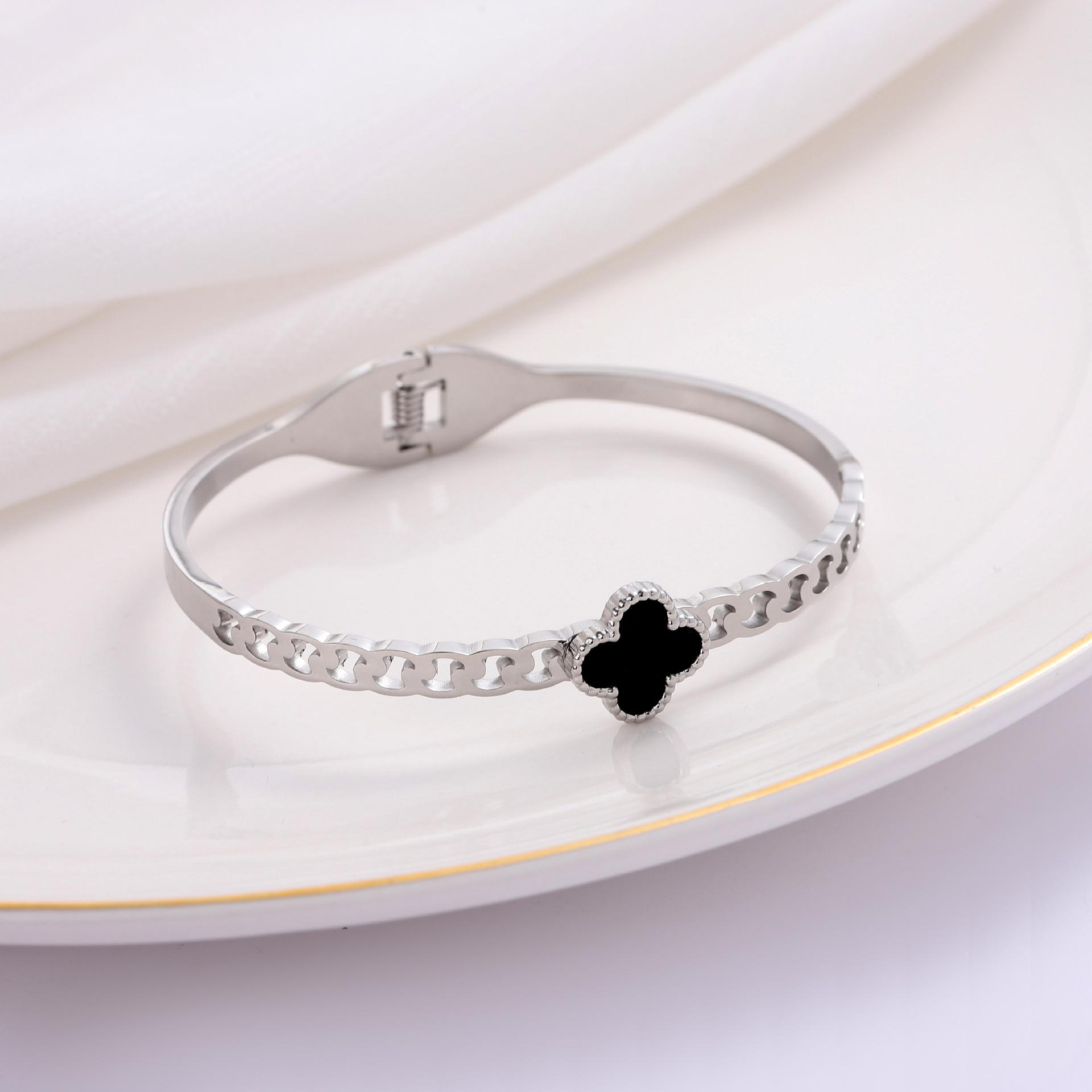Pulsera de titanio y acero para mujer, diseño moderno y sencillo, pulsera de lujo que no se desvanece, venta al por mayor en stock.