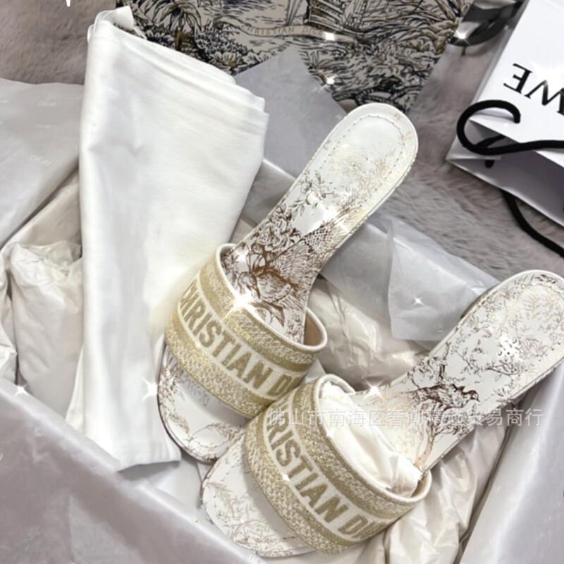 2025SS Summer New D Home Golden Butterfly Printed Letter Embroidered Slippers Women's Beach Outer Wear One Word Sandals