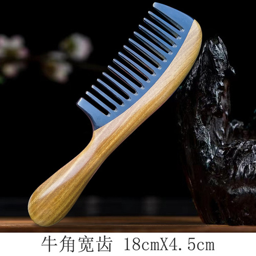 Wholesale green sandalwood horn horn drum handle comb dense tooth round head handle comb women's long hair comb lettering plus label gift comb