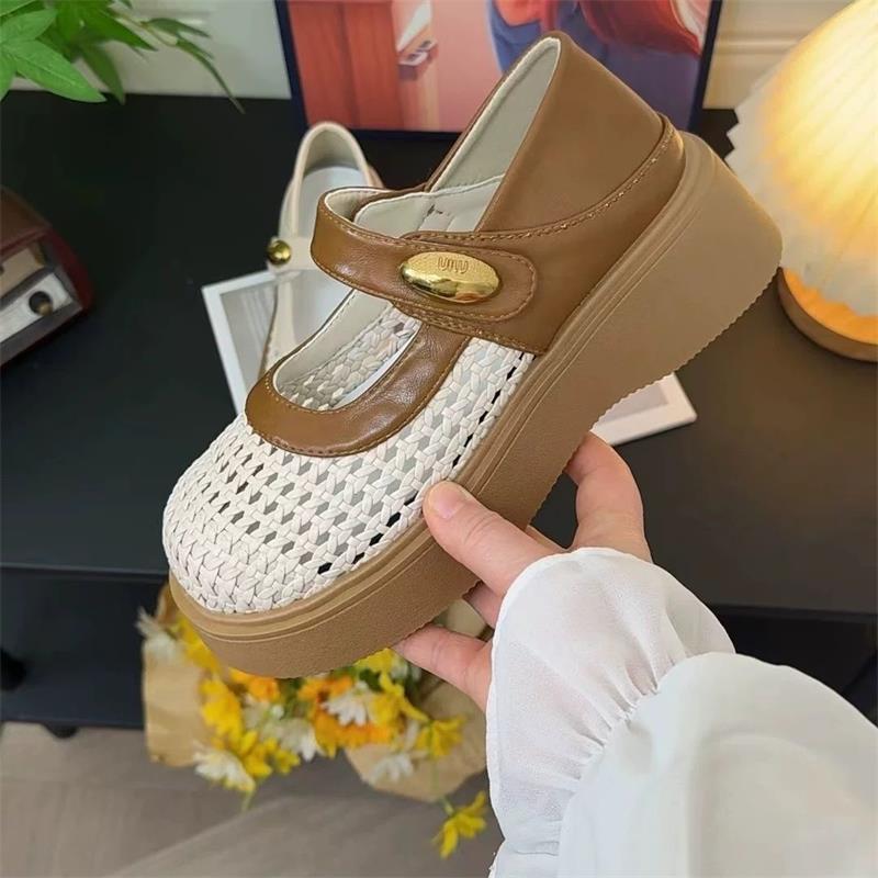 Retro estilo hueco zapatos de mujer de suela gruesa 2026 primavera y verano nuevo estilo francés transpirable y cómodo zapatos individuales versátiles