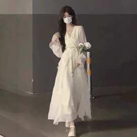 温柔风白色连衣裙仙女超仙高级感法式气质海边度假长袖裙子春秋款