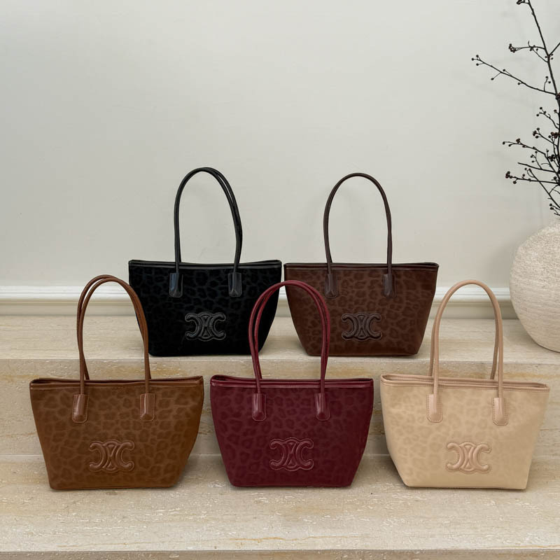 2026 bolsas de leopardo de color sólido, bolsas de gran capacidad de trabajo, bolsas de viaje, bolsas de hombro de diseño de nicho, ocio, versátil