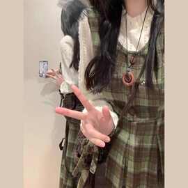 秋装假两件长裙2025年新款森系复古绿色格子背带连衣裙子女早秋季
