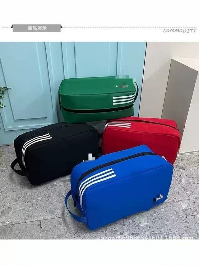 Böyük tutumlu su keçirməyən idman və kosmetik çanta