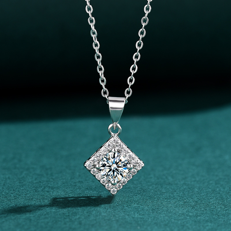 Funkelnde simulierte Moissanite-Kleeblatt-Halskette für Damen mit Schleifenanhänger, lichtechte Schlüsselbeinkette für das Leben_voghion.com