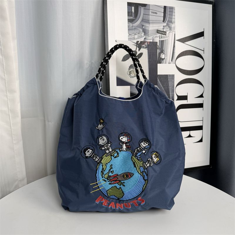 네이비 블루·스누피 우주비행사