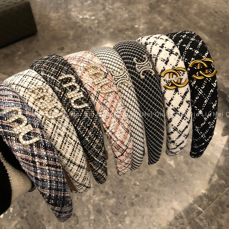 Corea del Sur Chanel estilo rhinestone carta ancho borde pelo presionando tela diadema moda todo partido Plaid diadema accesorios para el cabello para las mujeres